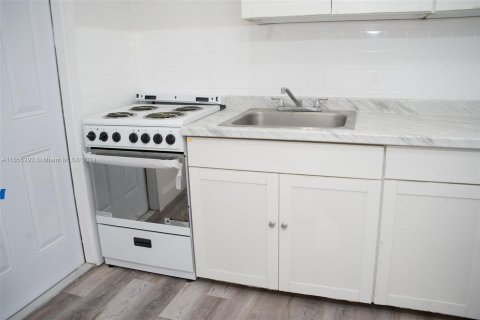 Apartamento en alquiler en Miami Beach, Florida, 1 dormitorio № 1353898 - foto 5