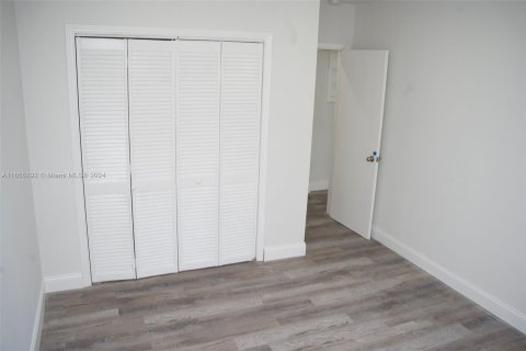 Apartamento en alquiler en Miami Beach, Florida, 1 dormitorio № 1353898 - foto 4