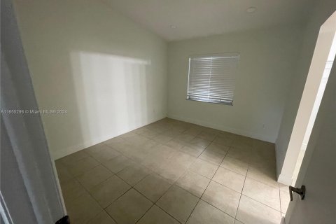 Touwnhouse à louer à Cutler Bay, Floride: 2 chambres, 99.22 m2 № 1353850 - photo 4