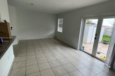 Touwnhouse à louer à Cutler Bay, Floride: 2 chambres, 99.22 m2 № 1353850 - photo 6