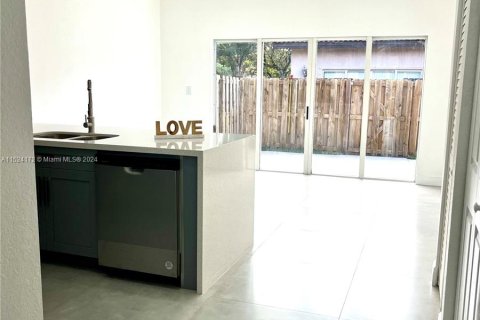 Townhouse in Miami, Florida 3 bedrooms, 116.31 sq.m. № 980643 - photo 8
