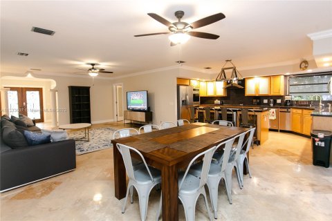 Villa ou maison à louer à Hollywood, Floride: 5 chambres, 232.26 m2 № 283419 - photo 28