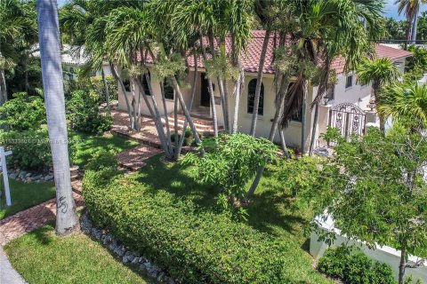 Villa ou maison à louer à Hollywood, Floride: 5 chambres, 232.26 m2 № 283419 - photo 4