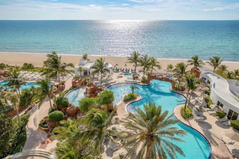 Hotel en venta en Sunny Isles Beach, Florida, 51.19 m2 № 944838 - foto 17
