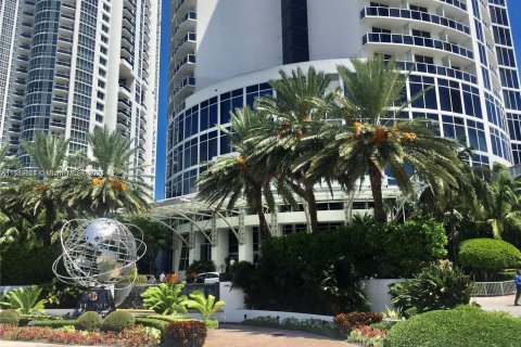 Hotel en venta en Sunny Isles Beach, Florida, 51.19 m2 № 944838 - foto 13
