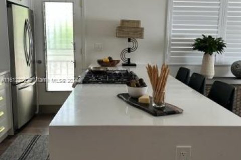 Condo in Miami Beach, Florida, 1 bedroom  № 1234361 - photo 3