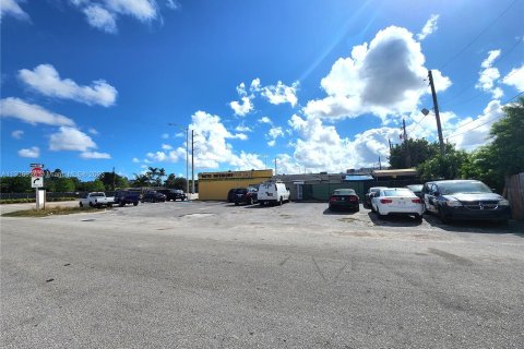 Commercial property in Hollywood, Florida № 281787 - photo 5