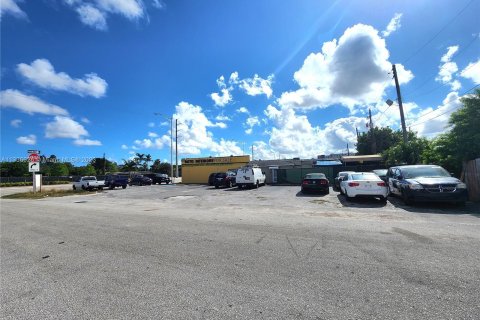 Propiedad comercial en venta en Hollywood, Florida № 281787 - foto 5