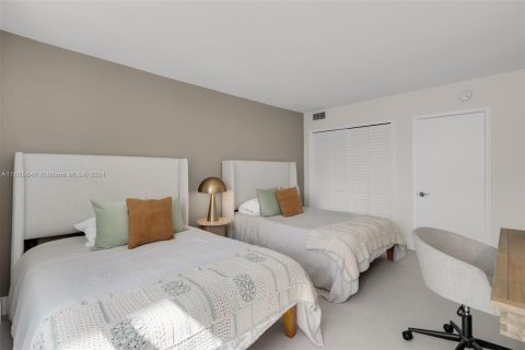 Condo in Miami Beach, Florida, 2 bedrooms  № 1423612 - photo 26