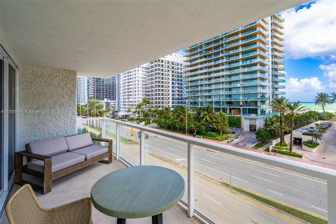 Condo in Miami Beach, Florida, 2 bedrooms  № 1423612 - photo 6