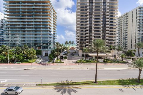 Condo in Miami Beach, Florida, 2 bedrooms  № 1423612 - photo 3