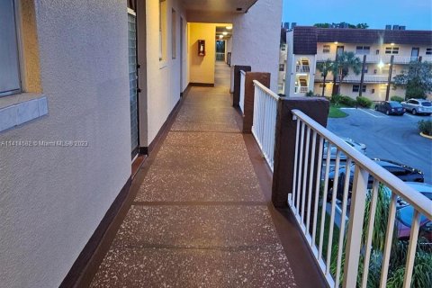 Condominio en venta en Sunrise, Florida, 1 dormitorio, 59.46 m2 № 612464 - foto 10