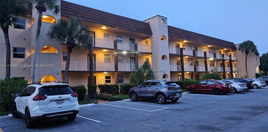 Condominio en Sunrise, Florida, 1 dormitorio  № 612464