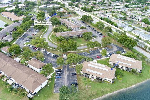 Condominio en venta en Tamarac, Florida, 2 dormitorios, 97.55 m2 № 815428 - foto 1