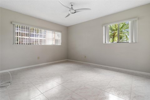 Купить кондоминиум в Тамарак, Флорида 2 спальни, 97.55м2, № 815428 - фото 11