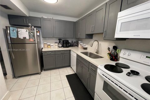 Condominio en venta en Miramar, Florida, 2 dormitorios, 96.62 m2 № 574615 - foto 5