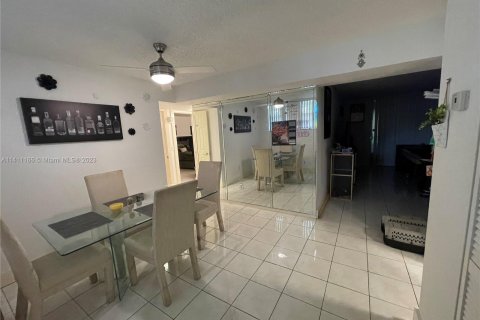 Condominio en venta en Miramar, Florida, 2 dormitorios, 96.62 m2 № 574615 - foto 27