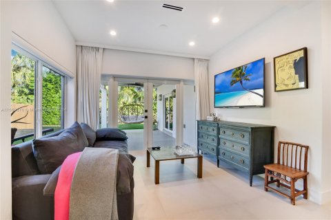 Villa ou maison à vendre à Surfside, Floride: 3 chambres, 170.38 m2 № 1119700 - photo 9