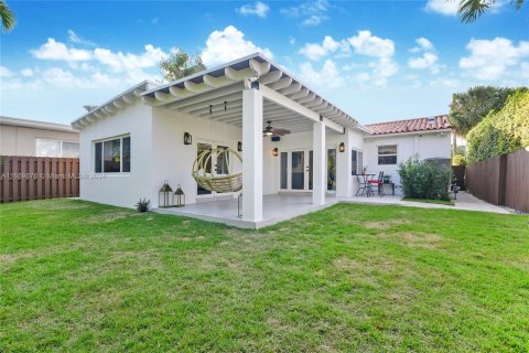 Villa ou maison à vendre à Surfside, Floride: 3 chambres, 170.38 m2 № 1119700 - photo 22
