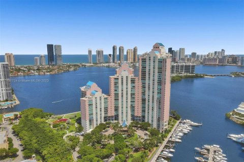 Condominio en venta en Aventura, Florida, 2 dormitorios, 149.57 m2 № 825158 - foto 14