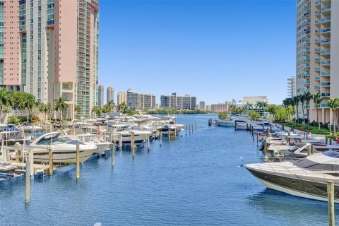 Condo in Aventura, Florida, 2 bedrooms  № 825158 - photo 23