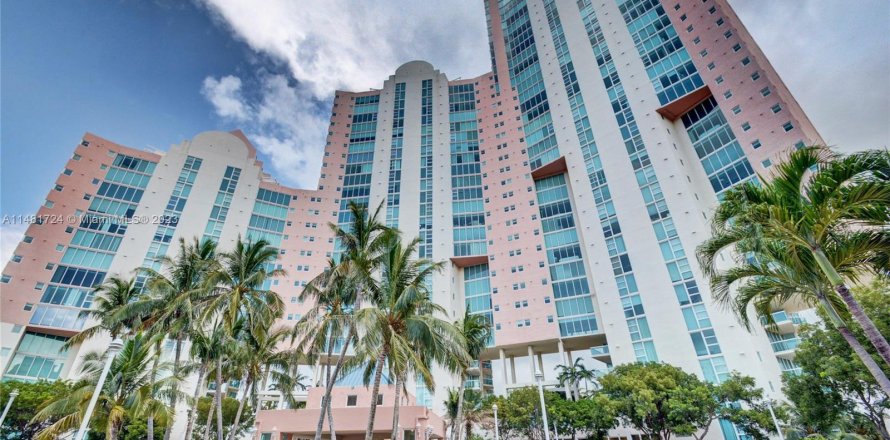 Condo in Aventura, Florida, 2 bedrooms  № 825158