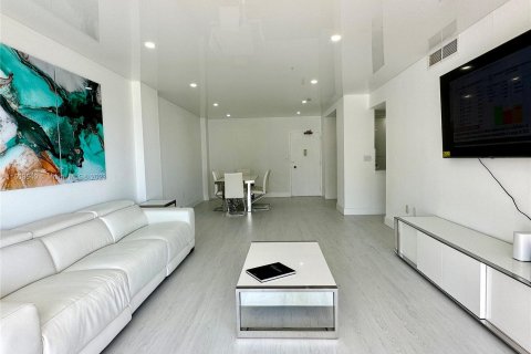 Condominio en venta en Hallandale Beach, Florida, 2 dormitorios, 115.2 m2 № 912379 - foto 7