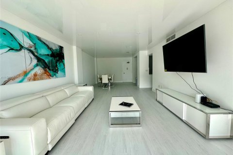 Condominio en venta en Hallandale Beach, Florida, 2 dormitorios, 115.2 m2 № 912379 - foto 8