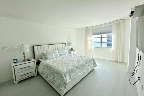 Condominio en venta en Hallandale Beach, Florida, 2 dormitorios, 115.2 m2 № 912379 - foto 21