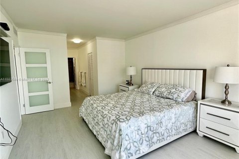 Condominio en venta en Hallandale Beach, Florida, 2 dormitorios, 115.2 m2 № 912379 - foto 25