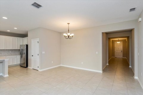 House in Winter Garden, Florida 4 bedrooms, 233.18 sq.m. № 1384694 - photo 5