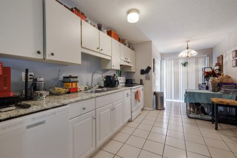 Commercial property in Bradenton, Florida 4 bedrooms, 180.6 sq.m. № 1384691 - photo 6