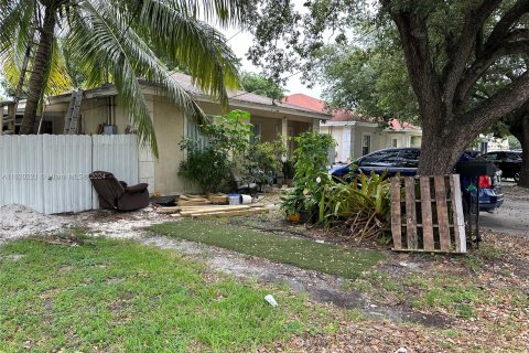 Villa ou maison à vendre à Miami, Floride: 3 chambres, 112.6 m2 № 1269323 - photo 1