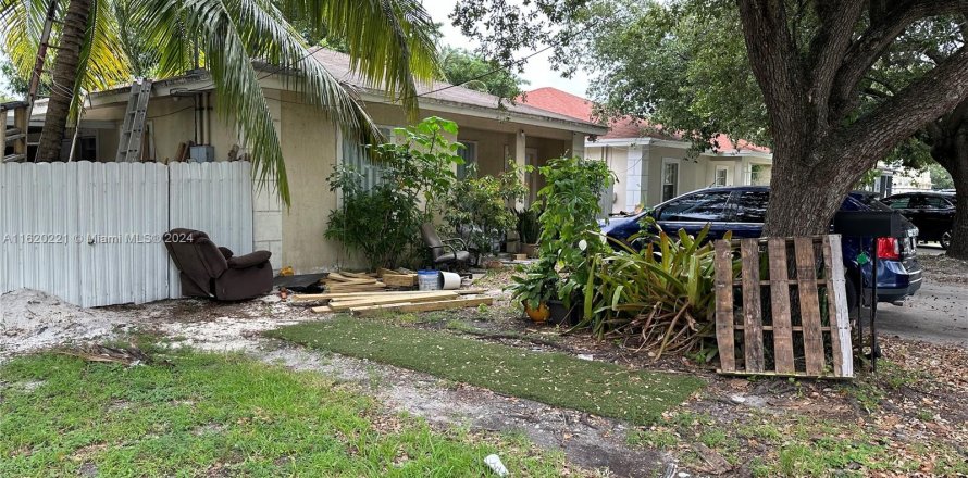 House in Miami, Florida 3 bedrooms, 112.6 sq.m. № 1269323