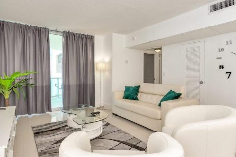 Copropriété à vendre à Hollywood, Floride: 1 chambre, 73.3 m2 № 1225557 - photo 13