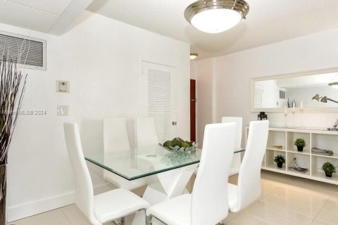 Copropriété à vendre à Hollywood, Floride: 1 chambre, 73.3 m2 № 1225557 - photo 11