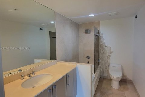 Condo in Miami Beach, Florida, 2 bedrooms  № 1374358 - photo 23