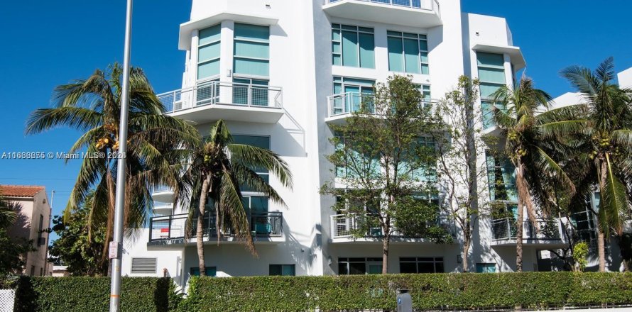 Condominio en Miami Beach, Florida, 2 dormitorios  № 1374358