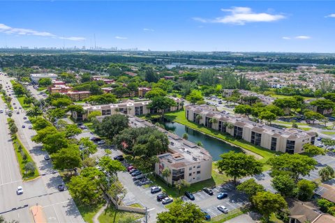 Condominio en venta en Miramar, Florida, 2 dormitorios, 76.18 m2 № 1362231 - foto 20