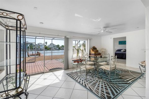 Casa en venta en Treasure Island, Florida, 3 dormitorios, 162.39 m2 № 1344236 - foto 16