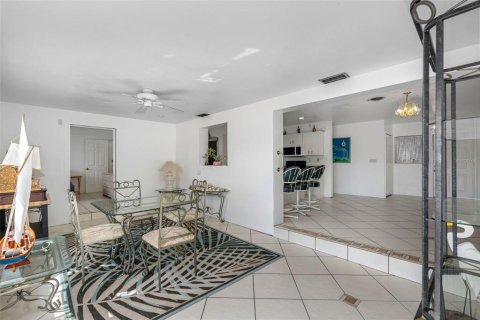 Casa en venta en Treasure Island, Florida, 3 dormitorios, 162.39 m2 № 1344236 - foto 15