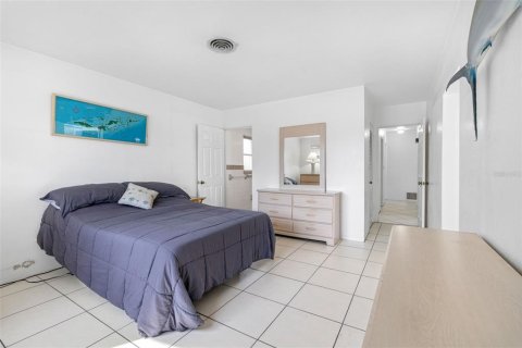 Casa en venta en Treasure Island, Florida, 3 dormitorios, 162.39 m2 № 1344236 - foto 19