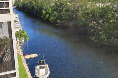 Condo in North Miami Beach, Florida, 1 bedroom  № 1401355 - photo 6