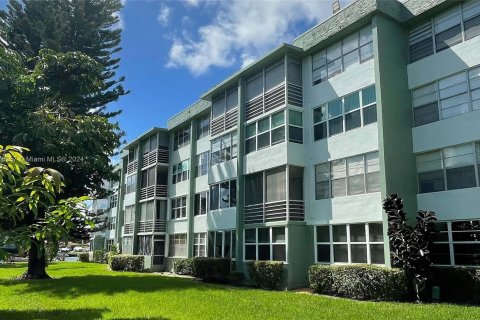 Condominio en venta en Hollywood, Florida, 1 dormitorio, 72.46 m2 № 1401356 - foto 1