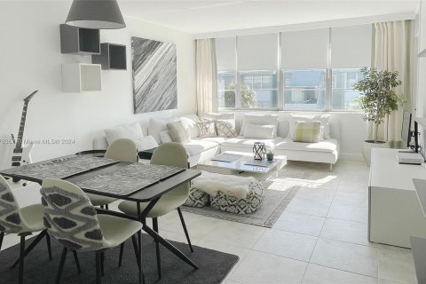 Condominio en venta en Hollywood, Florida, 1 dormitorio, 72.46 m2 № 1401356 - foto 10