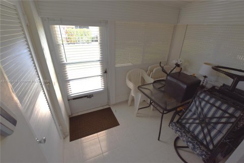 Casa en venta en West Palm Beach, Florida, 1 dormitorio, 56.76 m2 № 1186728 - foto 10