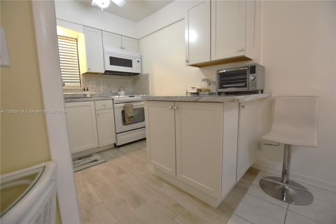 Casa en venta en West Palm Beach, Florida, 1 dormitorio, 56.76 m2 № 1186728 - foto 8