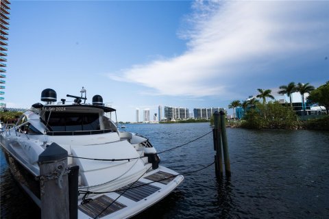 Condo in Aventura, Florida, 3 bedrooms  № 1187077 - photo 13