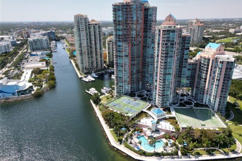 Condo in Aventura, Florida, 3 bedrooms  № 1187077 - photo 1