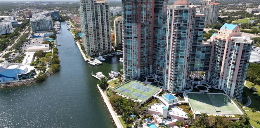 Condominio en Aventura, Florida, 3 dormitorios  № 1187077